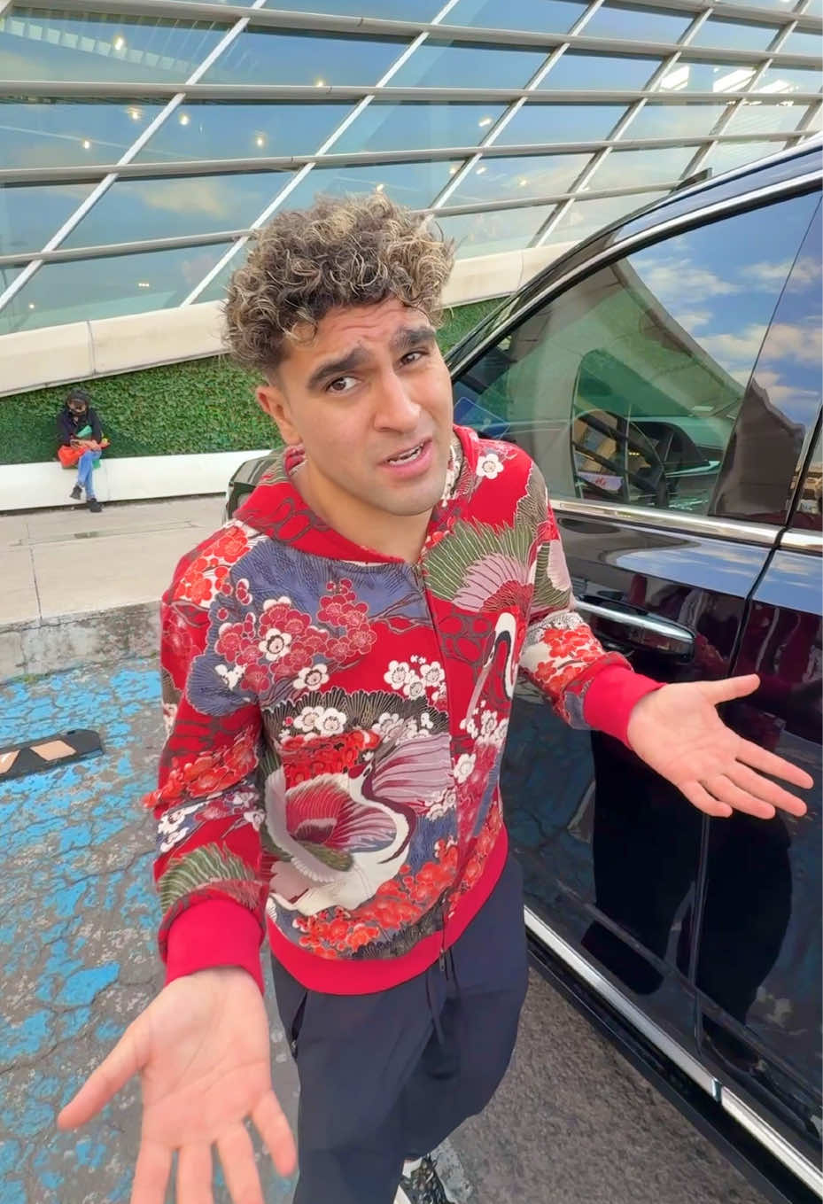 A post by @diosdadojuarez on TikTok caption: Se me quedaron las llaves en la camioneta😭