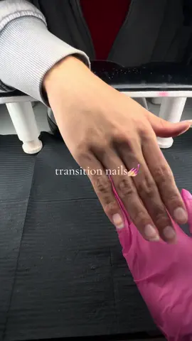 A post by @ainsynix on TikTok caption: j’ai fais confiance à @spynailss pour mes ongles sur lyon, et je ne regrette absolument pas !!!! J’ADORE😍😍 (collaboration commerciale) #fyp #nailsartvideos #nailslyon #nailstransition 