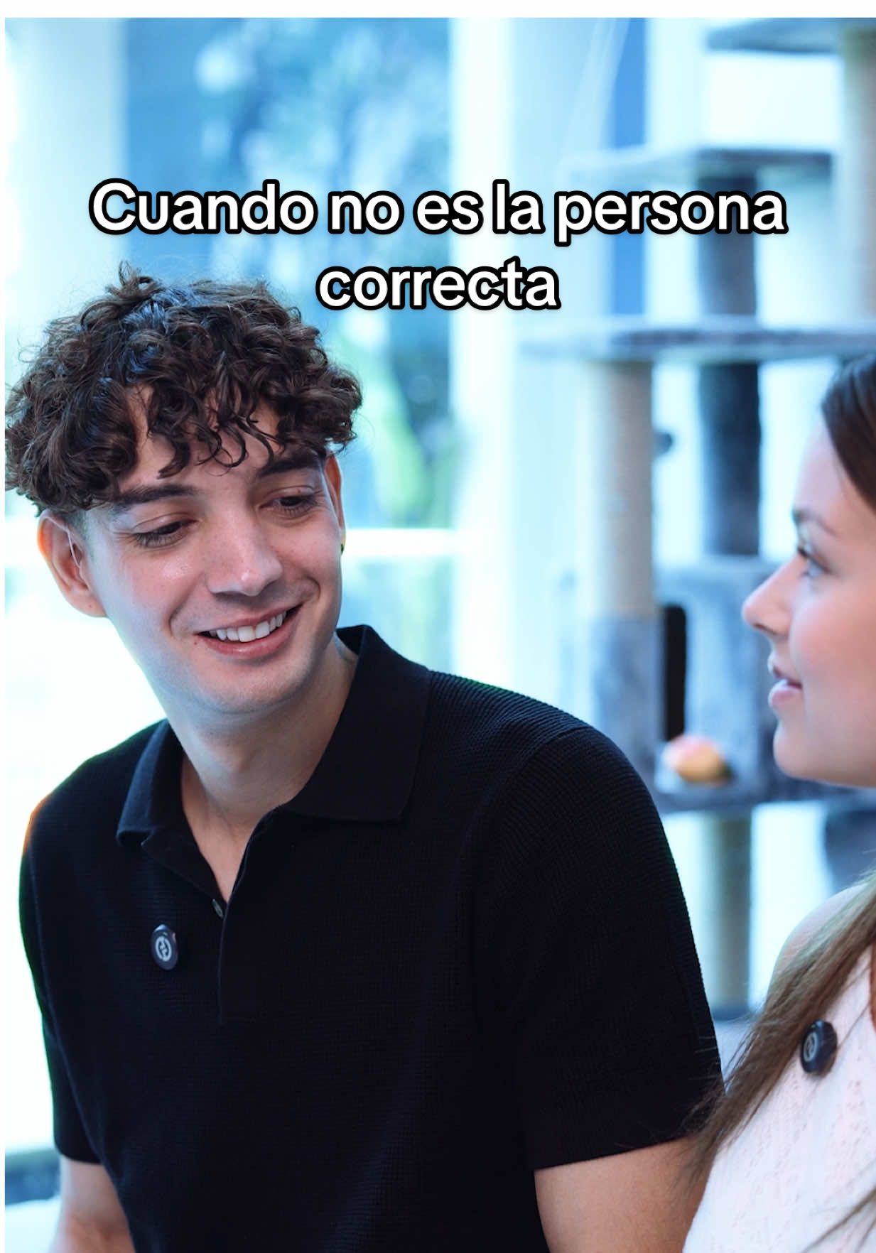 A post by @nandoweee on TikTok caption: Si ella quiere flores, dale flores 💐