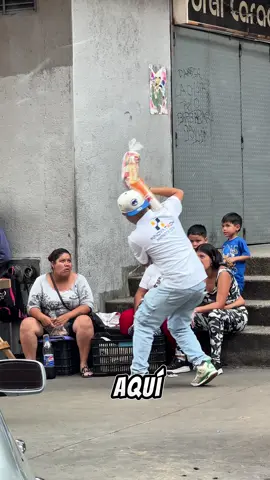 A post by @alexisvargass__ on TikTok caption: La intención de la chica de ayudarme fue única🥹👀 @innovatech_2024 #bendiciones #ayudas #viral 