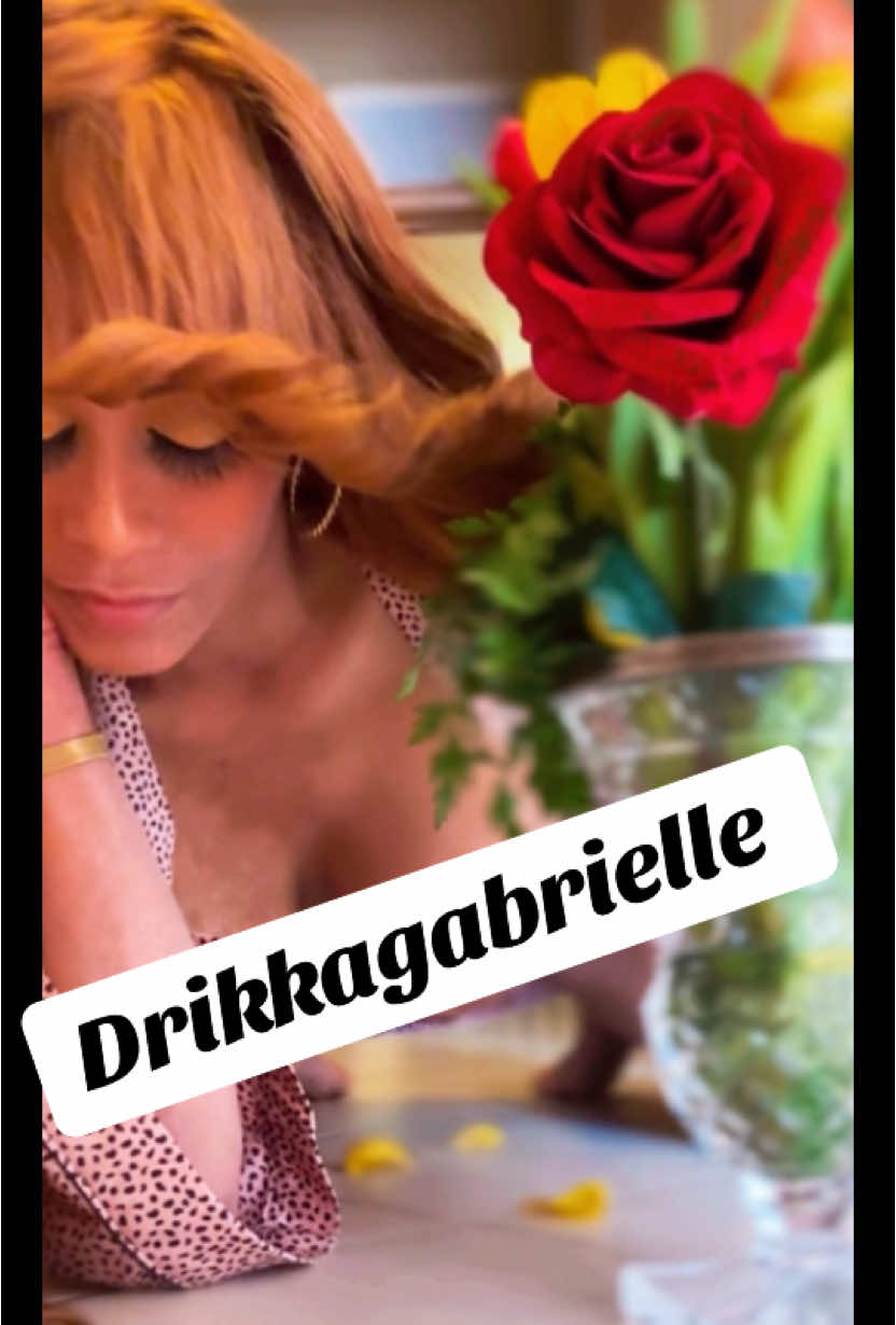A post by @yara_gabrielle1012 on TikTok caption: Conmigo te puedes haber portado muy mal, pero si tienes la valentía de hablar, y decir: "Me equivoqué" al otro día podemos estar tomando café o comiendo juntitos como si nada hubiese pasado!!Perdonar sin rencor es algo que al mundo le falta  @Notasdeldia #fouryou #paratiシ #drikkagabrielle #drikkachotadas #drikkagabriel⚽️ #viral #parati #fouryou #si #amigosrisueños💖💋👍🏼😘🌺♾✨ 