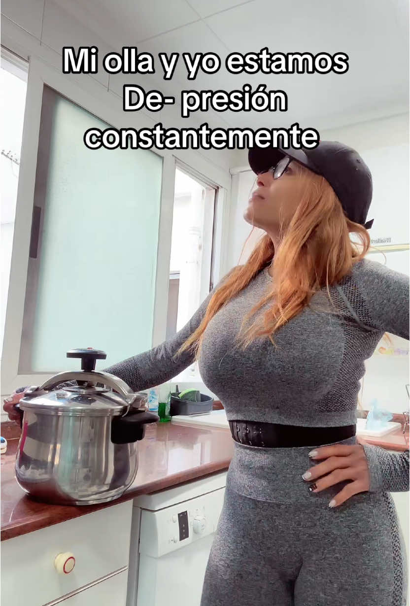A post by @yara_gabrielle1012 on TikTok caption: Últimamente ando en olla depresiva 😂😂😂!! #fyp #parati #drikkachotadas #humordominicano #si #colombiana #drikkagabrielle #paratiシ #amigosrisueños💖💋👍🏼😘🌺♾✨ 