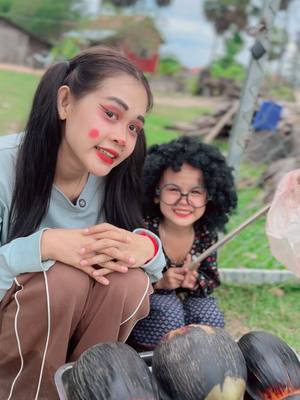 A post by @mgkhmer0 on TikTok caption: ធុរេន​ ព្រៃ​  😂#ឡេពងមាន់🐣 #ម៉ាក់លីកា #foryou #tiktok #fyp #capcut @🌸 Mak Oun Lyka 🌸 @📷 ប៉ា អូនលីកា 🎬 