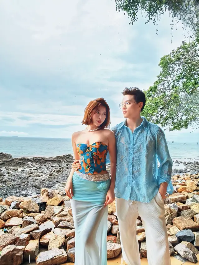 A post by @vietphuongthoa98 on TikTok caption: Biển và Anh ❤️ @CHÍ THÀNH 