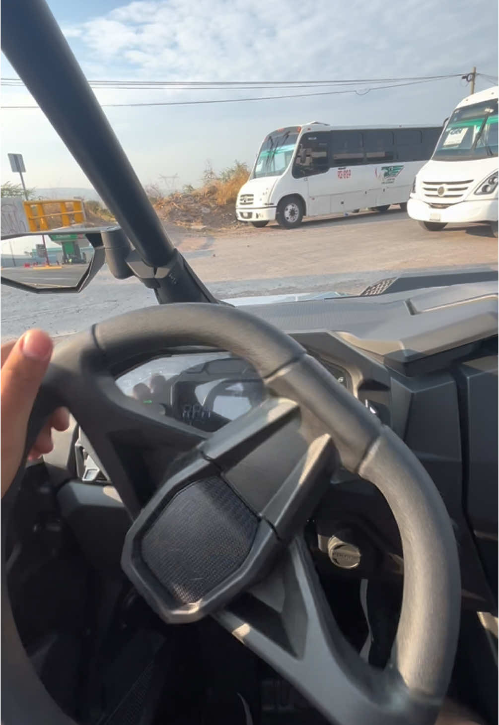A post by @rutas_michoacan on TikTok caption: Probando el RZR Pro S 🚜
