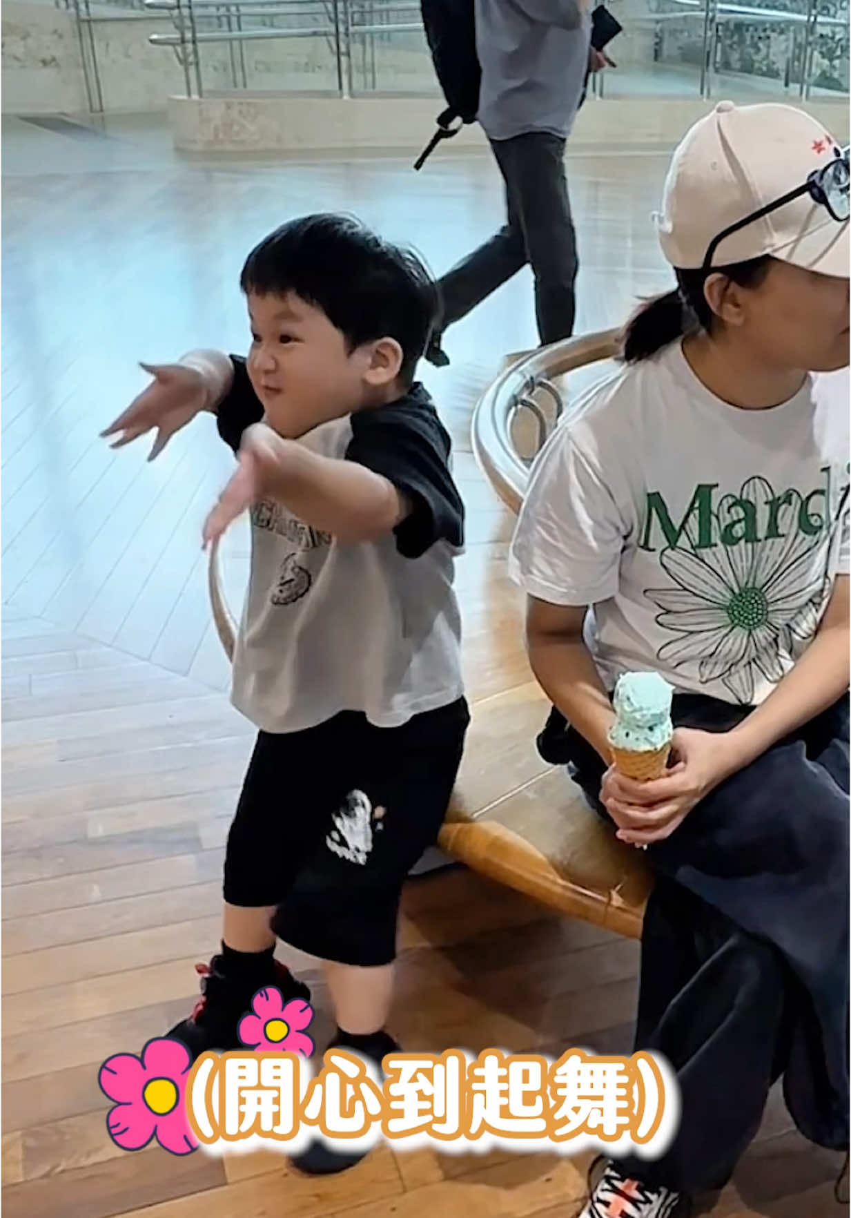 A post by @1006nk on TikTok caption: 萌弟偷吃冰的調皮樣全都錄！！ 表情真的是非常豐富欸🤣🤣🤣🤣