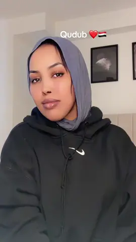 A post by @ugbaad612 on TikTok caption: #shiikhaalnimo💉❤🇾🇪🇸🇴 #somaligirls #somalitiktok 