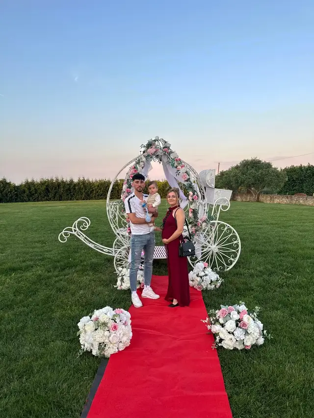 A post by @elenaan32 on TikTok caption: #viralvideo🔥 #foryoupage❤️❤️ #familia #mea #🥰😍😍 @Alex Nitoiu 
