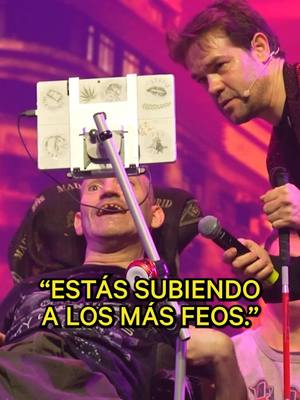 A post by @juandavila__ on TikTok caption: PARÁLISIS CEREBRAL 95%. #comedia #comediante #humor #humorenespañol #monólogo #juandavila #humortiktok #comicoespañol #monólogos #risas #risa 