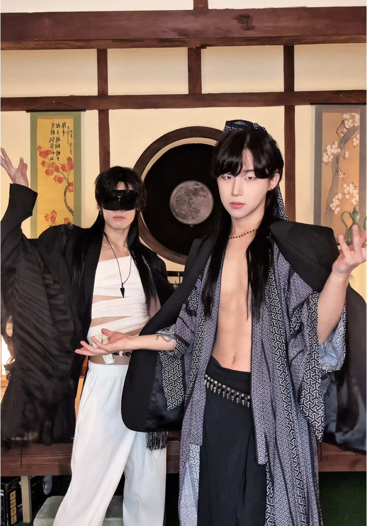 A post by @gato0901 on TikTok caption: 레전드 장발남들 @늑준 