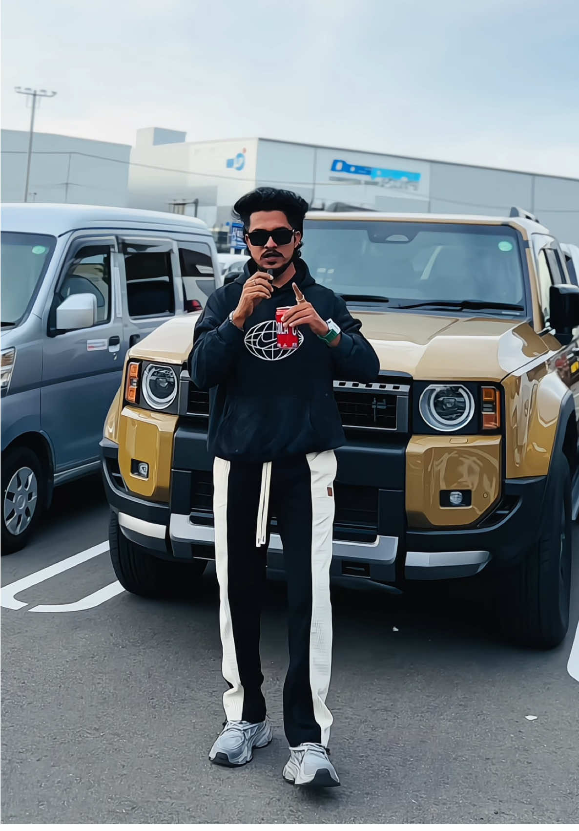 A post by @dusky_boii on TikTok caption: @Dubai princess ✌️ 
