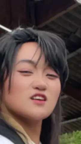 A post by @thily4545 on TikTok caption: #idolface Tav twg mam ciaj los Pav ơ😂#TikTokAwardsVN #xuhuong 