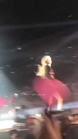A post by @nie_are_nie on TikTok caption: #rosé #blackpink #blink💜💜army💜💜 #team_blink💙 #🌻happy🌻💯 #teamfan💜💜 #jennie👑💗 #fyp 