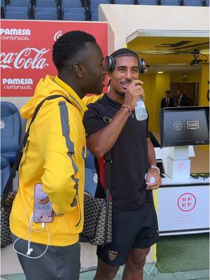 A post by @sevillafc on TikTok caption: Badé 🤝🏼🥹 Pape Gueye #SevillaFC #DeportesEnTikTok #tiktokfootballacademy 