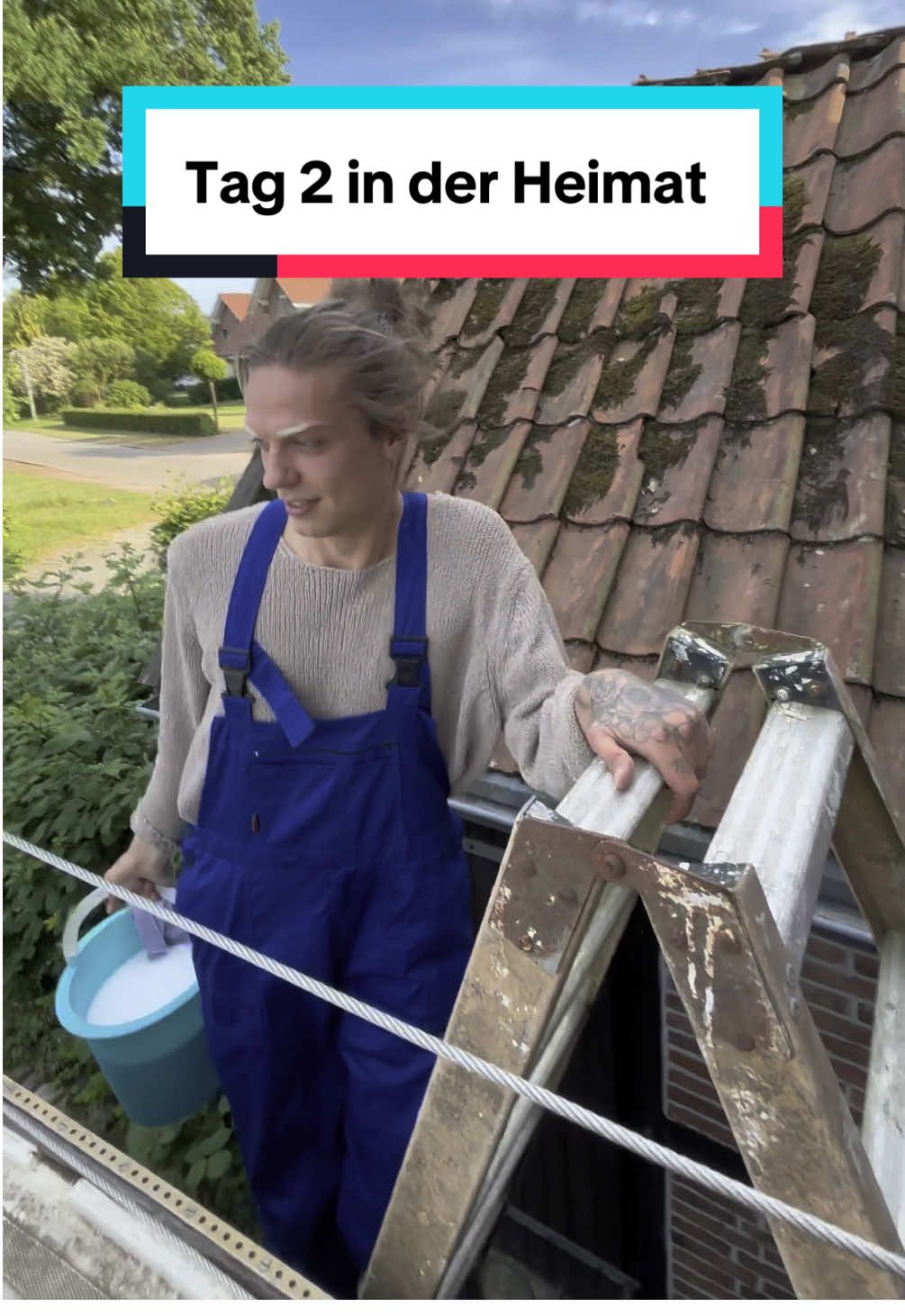 A post by @timrasch on TikTok caption: Was in Berlin begann, wird jetzt zu Hause fortgesetzt – mit Schimmel, Bürste und Christina an Bord. #diyproject #segelboot #schimmelalarm  