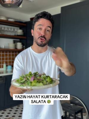 A post by @dizaynoloji on TikTok caption: Yazın hayat kurtaracak salata tarifi! 🥦 🥗  • ✅ Tarif ayrıntıları ; ✅ Kullanılan sebzeler; 2 adet salatalık  1 adet kırmızı soğan  200gr kuşkonmaz  200gr bezelye  200 gr bakla içi ve kabuğunu da doğrayıp kullanalım . 250 gr brokoli ✅ Salata sosu için trüflü mayonez , hardal , karabiber , zeytinyağ ve limon ( tuz da eklensin) ✅ 150 gr Ezine tulum peynir de eklensin.  ✅ Süzme ve normal yoğurt karışımınla tabağa yatak yapalım. Üzerine salatamızı ekleyelim.  ✅ 5 kişiye rahatlıkla yetecek bir tarif . Siz kendinize göre ayarlayabilirsiniz . Afiyet olsun sevgiler . #yazsalatası #salata #mutfakgram #yemektariflerim 