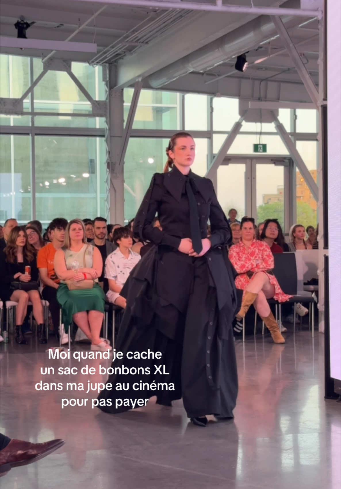 A post by @zozoduval on TikTok caption: T’as toujours eu un œil pour la mode?📍Le Collège LaSalle, c’est là où ton talent devient une collection. Défilé de finissants, profs du milieu, ambiance créative 24/7 — tout ce qu’il te faut pour lancer ta carrière! 🎓 Les inscriptions pour la cohorte d’automne sont encore ouvertes! pub @Collegelasalle 