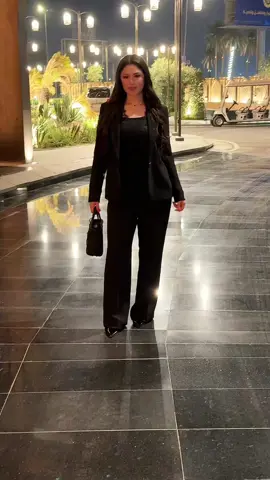 A post by @rahmah_bassam9 on TikTok caption: بغدادي الجميلة🥹 💜👑 #رحمه_بسام #جيش_رحمه #العراق #بغداد 