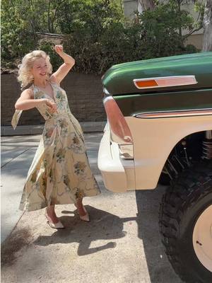 A post by @jasminechiswell on TikTok caption: 😍🚘