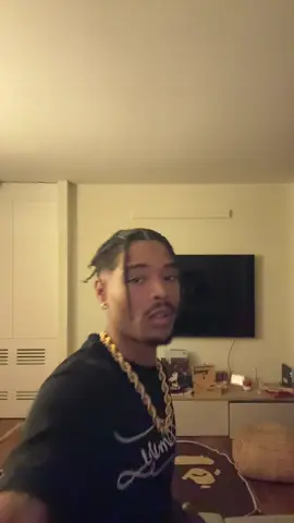 A post by @artiestar on TikTok caption: Vi piace il nuovo pelo?