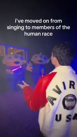 A post by @harrylovespandas on TikTok caption: shoutout chris
