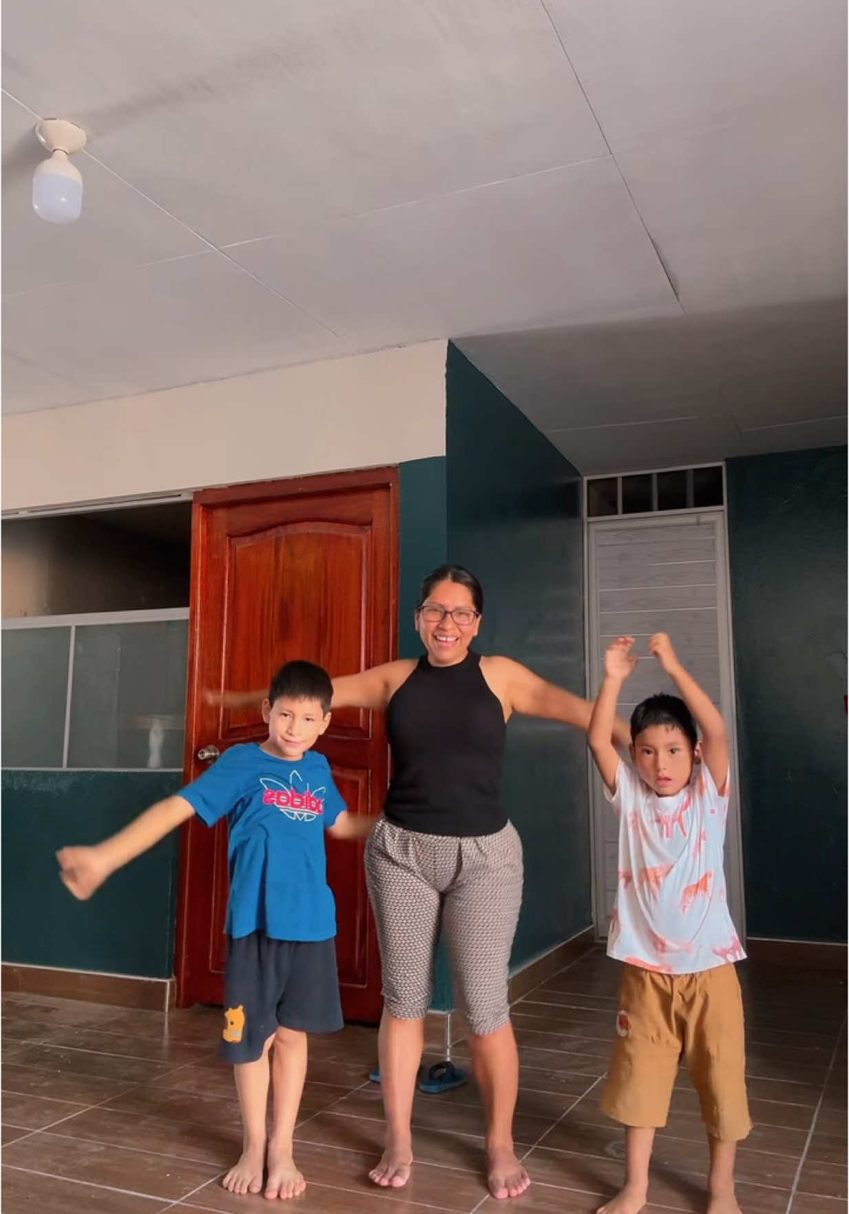 A post by @lispadilla6 on TikTok caption: Un tik tok con mis amores 🥰