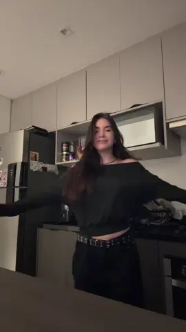 A post by @santinoookkkk on TikTok caption: o amor exige muito 