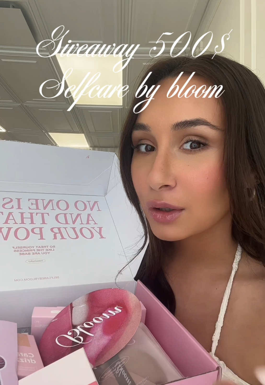 A post by @meleksev_ on TikTok caption: GIVEAWAY 500$ de Selfcare By Bloom 🪞🎀🩷  Pour Participer : 1. Abonne toi à moi (Meleksev) & @Selfcare by Bloom  2. Tagg ta meilleure amie dans les commentaires et dis-nous ton produit préféré selfcare by bloom 🩷🎀🪞 Le giveaway termine le 2 juin 2025 🩷#CapCut  #CapCut 