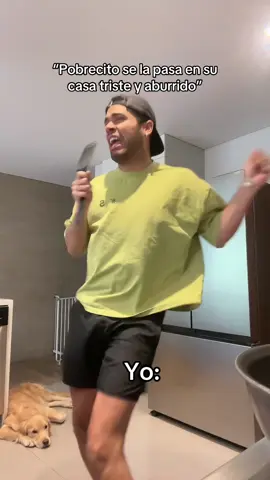 A post by @danivallem on TikTok caption: Nunca me voy a cansar de quedarme en mi casita 😂