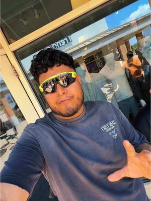 A post by @vicente_ochoa on TikTok caption: ANDA CON TODO EL COMPA @ElfamousAlex 🥷🏼