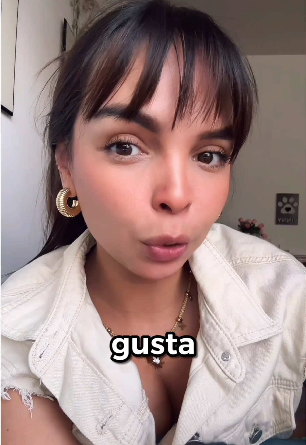 A post by @soydanielreyes on TikTok caption: EL RITUAL DE LA HOJA DE PAPEL: Haz que te vuelva a buscar (Ft. @Nikki Lugo)