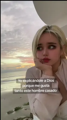 A post by @indiskovar3.0 on TikTok caption: Debo dejarte ir pero no puedo 😞  quédate #familia 