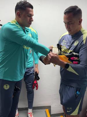 A post by @clubamerica on TikTok caption: El señor de la noche, ya está en la cancha #clubamerica #tiktokdeportes #angelmalagon 