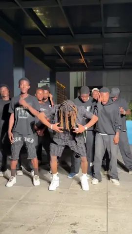 A post by @tmacrush_officiel on TikTok caption: Il est 02h08 chez moi personne ne verra cette vidéo si tu arrives à voir met moi l’heure à laquelle tu la vue en commentaire 😮‍💨✌️