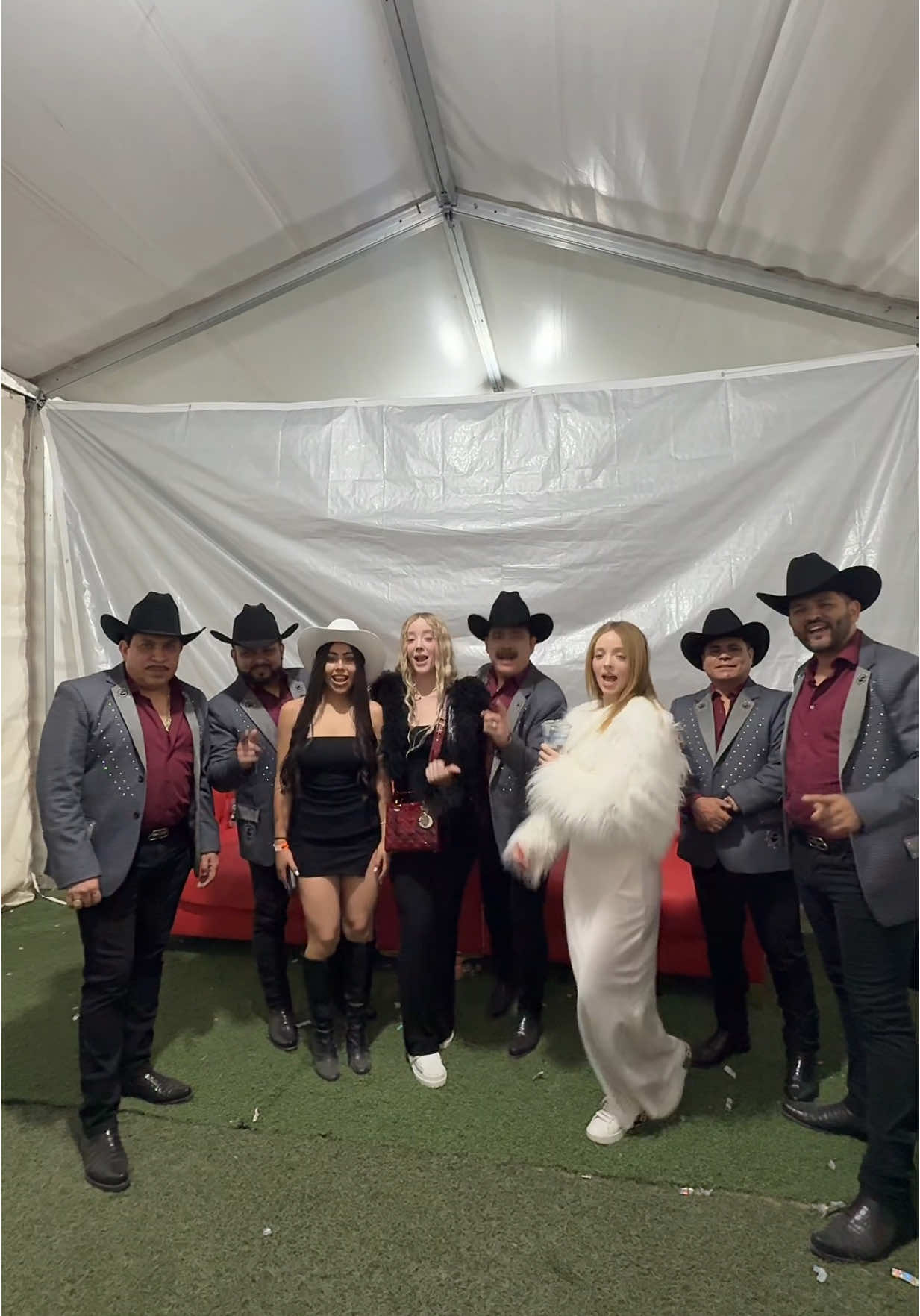 A post by @lolamariass on TikTok caption: @LosTucanesDeTijuana 😍