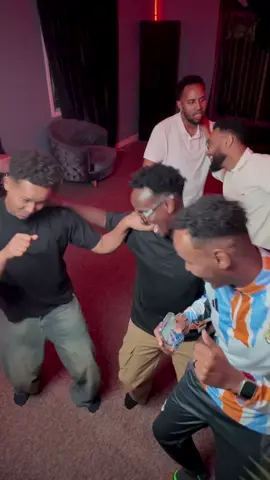 A post by @abdalajamaal on TikTok caption: Xabadaasi way naga dhacday 🙃  #abdalajamaall #somlitiktok #somaliyoutubers #hargeisa #muqdisho #dhakhtarrr #mustafekante🔥🐅 