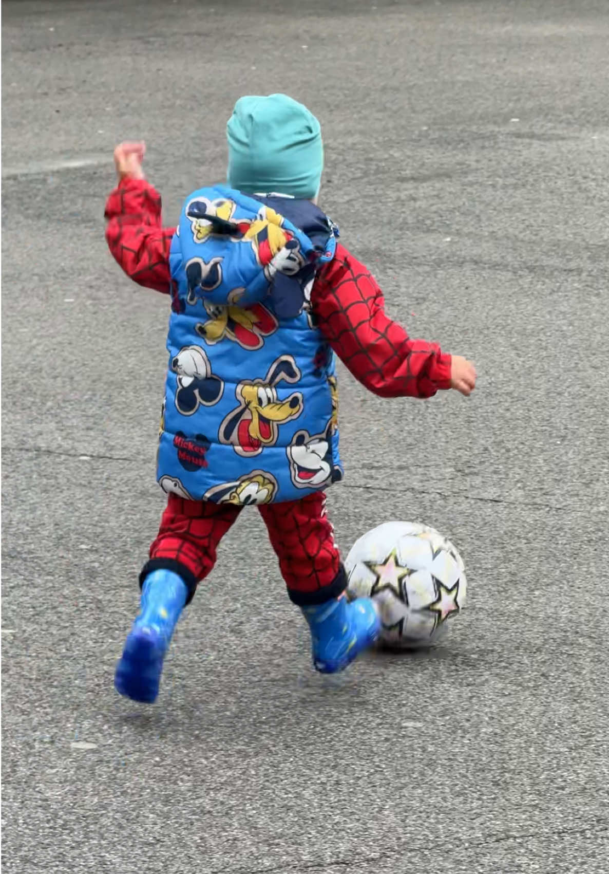 A post by @bacesandeff_ on TikTok caption: МАЙКЪЛ САНДЕЕЕЕЕЕЕЕВ, дами и господааа❗️⚽️⚽️⚽️🥅