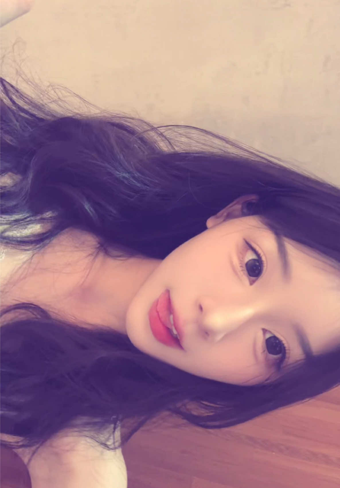 A post by @0207celine on TikTok caption: 嚇死 大頭大頭下雨不愁 #反差 #雙下巴 
