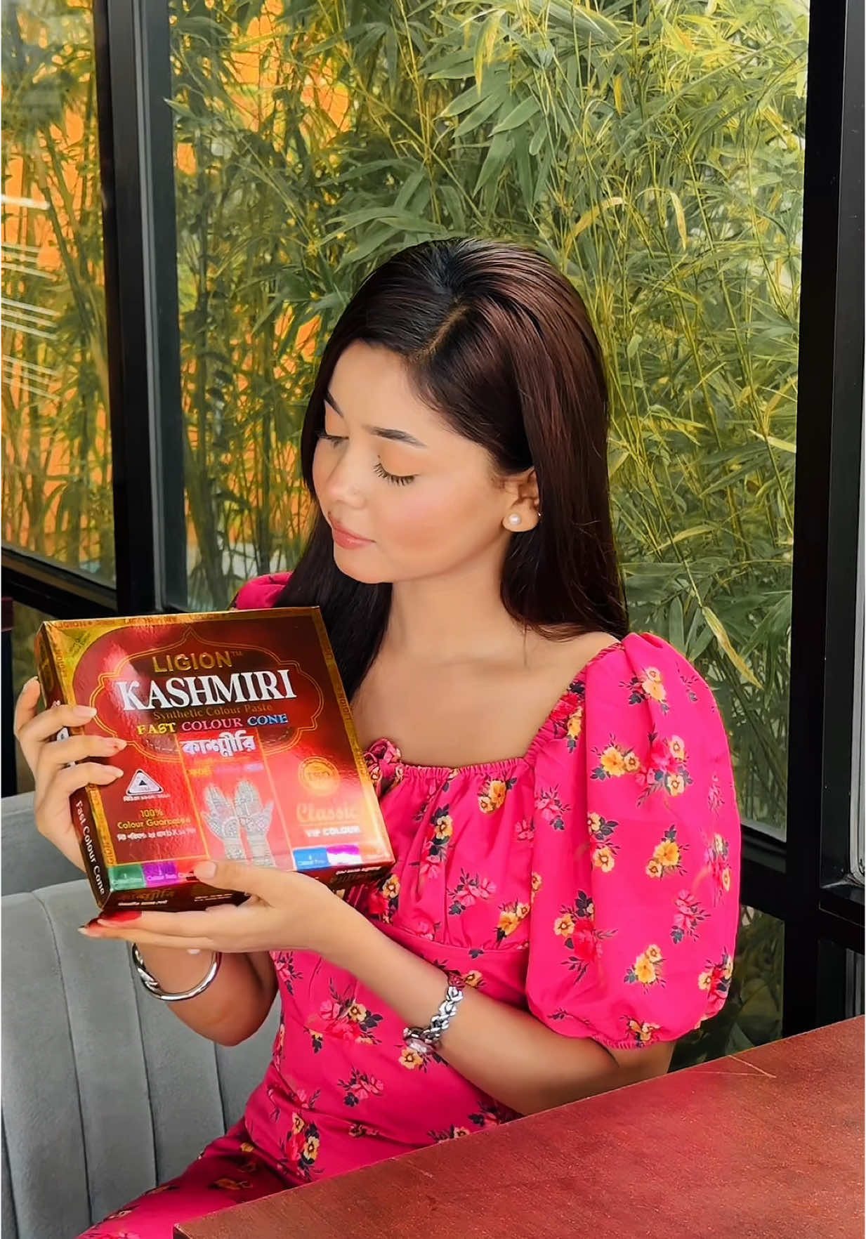 A post by @arohi_mim on TikTok caption: এই ঈদে কে কে লীজান মেহেদী দিচ্ছ? #arohimim #trend #foryoupage #ligonmehedi 
