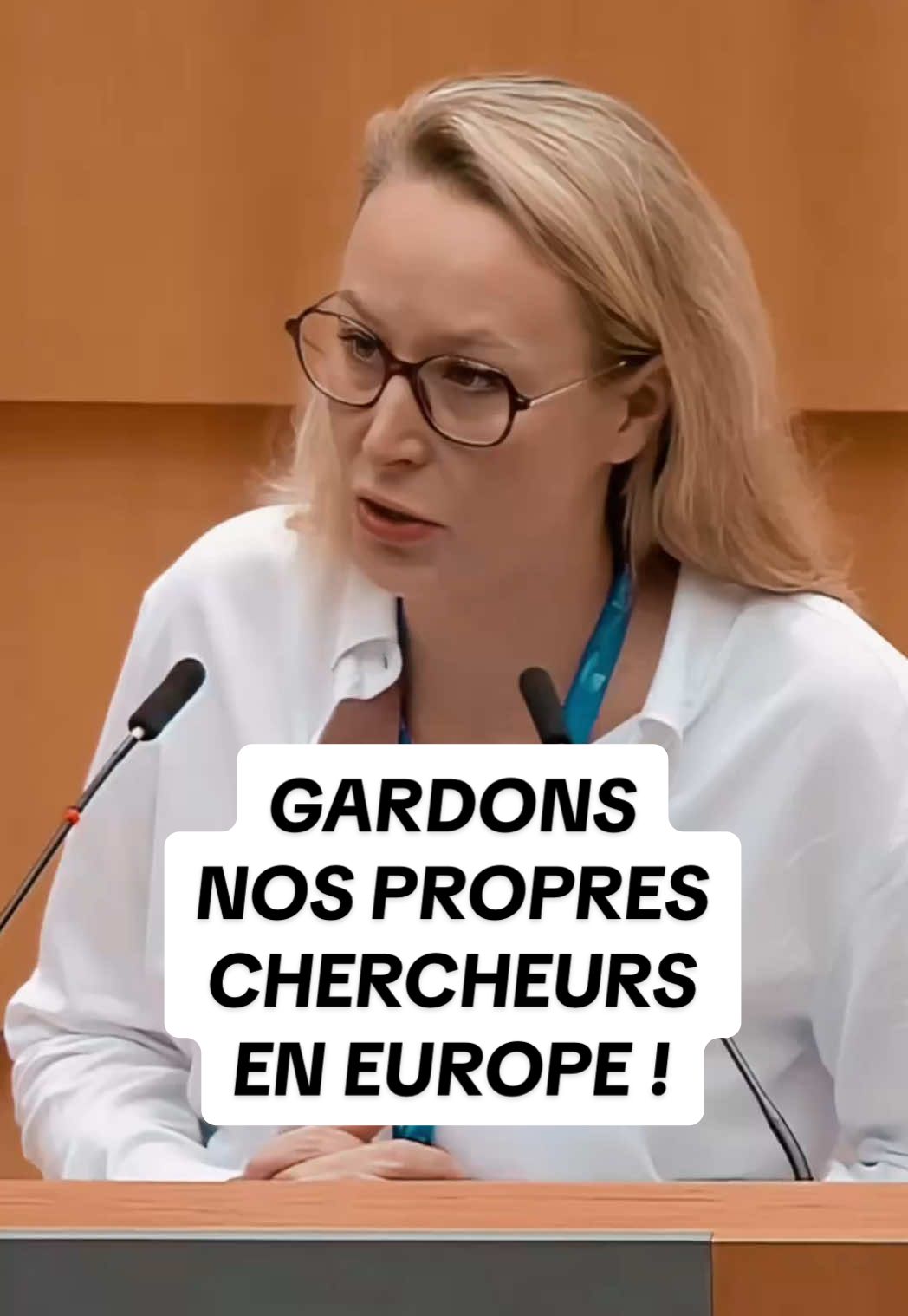 A post by @marion_marechal on TikTok caption: « Avant de vouloir faire venir les chercheurs américains anti-Trump en Europe, commençons déjà par faire en sorte de garder nos propres chercheurs en Europe avec une rémunération et des crédits dignes de ce nom. » Mon intervention en séance plénière au Parlement européen. 