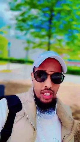 A post by @aydarusflip on TikTok caption: #foryoupage #hiphop #musica #foryoupage❤️❤️ #comedia #motivation #duet #xamarcadey🇸🇴🇸🇴🇸🇴🇸🇴 #aydarusflip #somalitiktok #Stitch #Viral #tiktok_india #india 