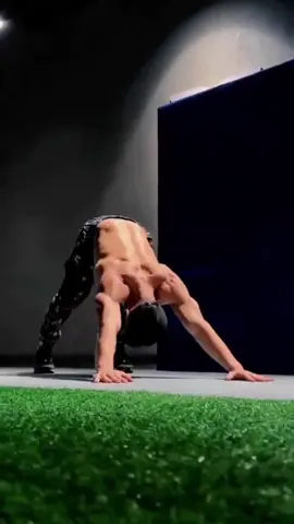 A post by @sipanzro on TikTok caption: #calisthenics #gym #Fitness #رياضة #لياقة 
