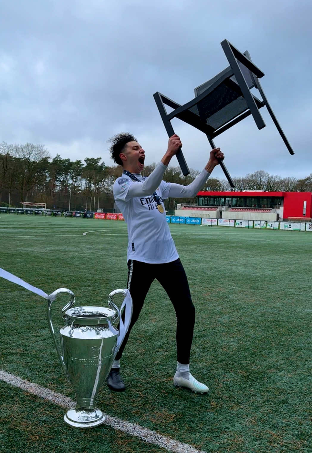 A post by @oussifooty on TikTok caption: Who’s gonna tell him❓💀 #football #soccer 