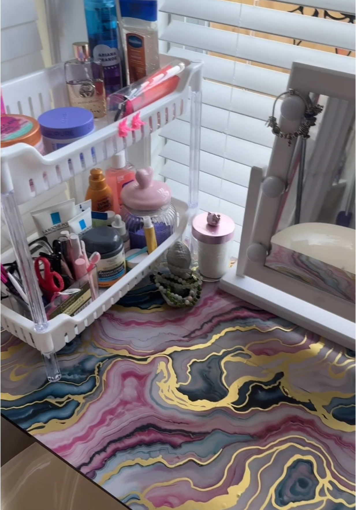 A post by @itsnoni1287 on TikTok caption: I love how the table looks now ❤️#CapCut #viral #viralvideo #viraltiktok #fy #fyppppppppppppppppppppppp #fyp #fypシ゚viral #dollartree #diy 