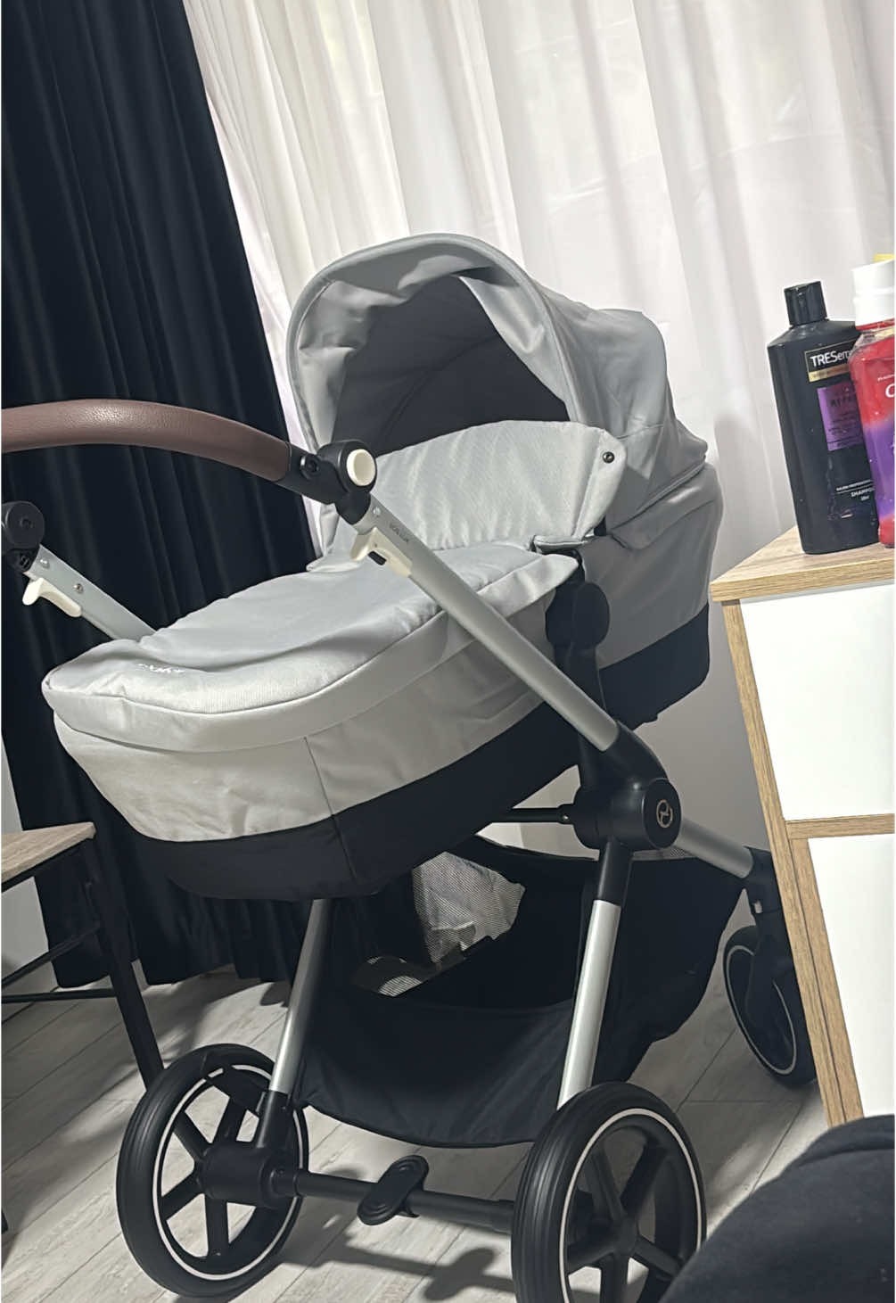 A post by @beliciudianaelena on TikTok caption: #foryou  #cybex #iwaityou❤️  #M.E ❤️
