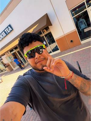 A post by @vicente_ochoa on TikTok caption: QUERIA TODA LA TIENDA @ElfamousAlex 😱