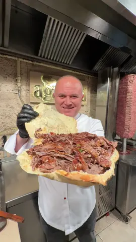 A post by @himmetpolatt on TikTok caption: Büyük Tombik döner isteyen.? . . . . . . #büyük #tombikdöner #dönerci #food #foods #yemektarifleri #yemektarifleri #lokanta #yemekvideoları #ağababadöner #himmetpolatt #turkey #istanbul #yemekvideolari @Agababadoner 