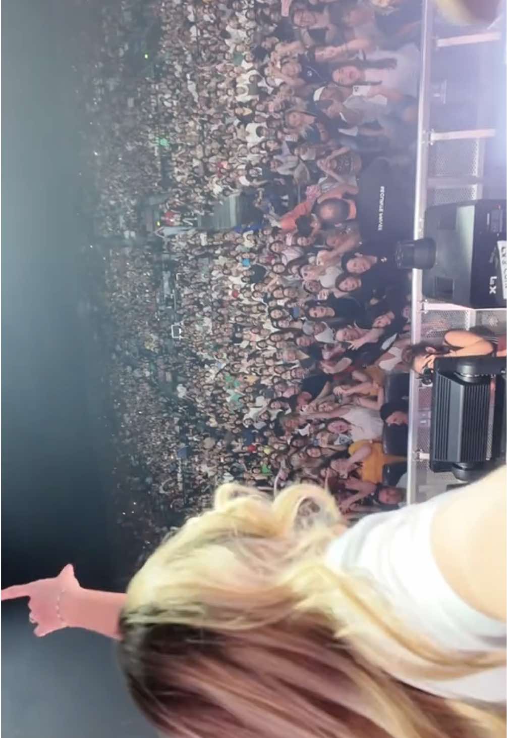 A post by @emmaaamusic_ on TikTok caption: MERCI 🤍🩵  Tellement reconnaissante, c’est fou quel rêve merci je vous aime !  La vie n’est pas toujours belle mais elle est toujours bien écrite ✨ #fypシ゚ #pourtoii i#staracademy2024 #staractour #cosmo #soprano @Soprano 