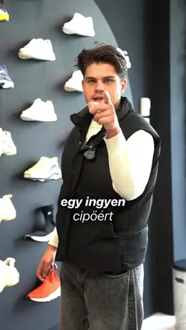 A post by @balazskicks on TikTok caption: Jöhet egy ingyen Balenciaga? Tippeld meg az árát és már a tied is lehet! #balazskicks