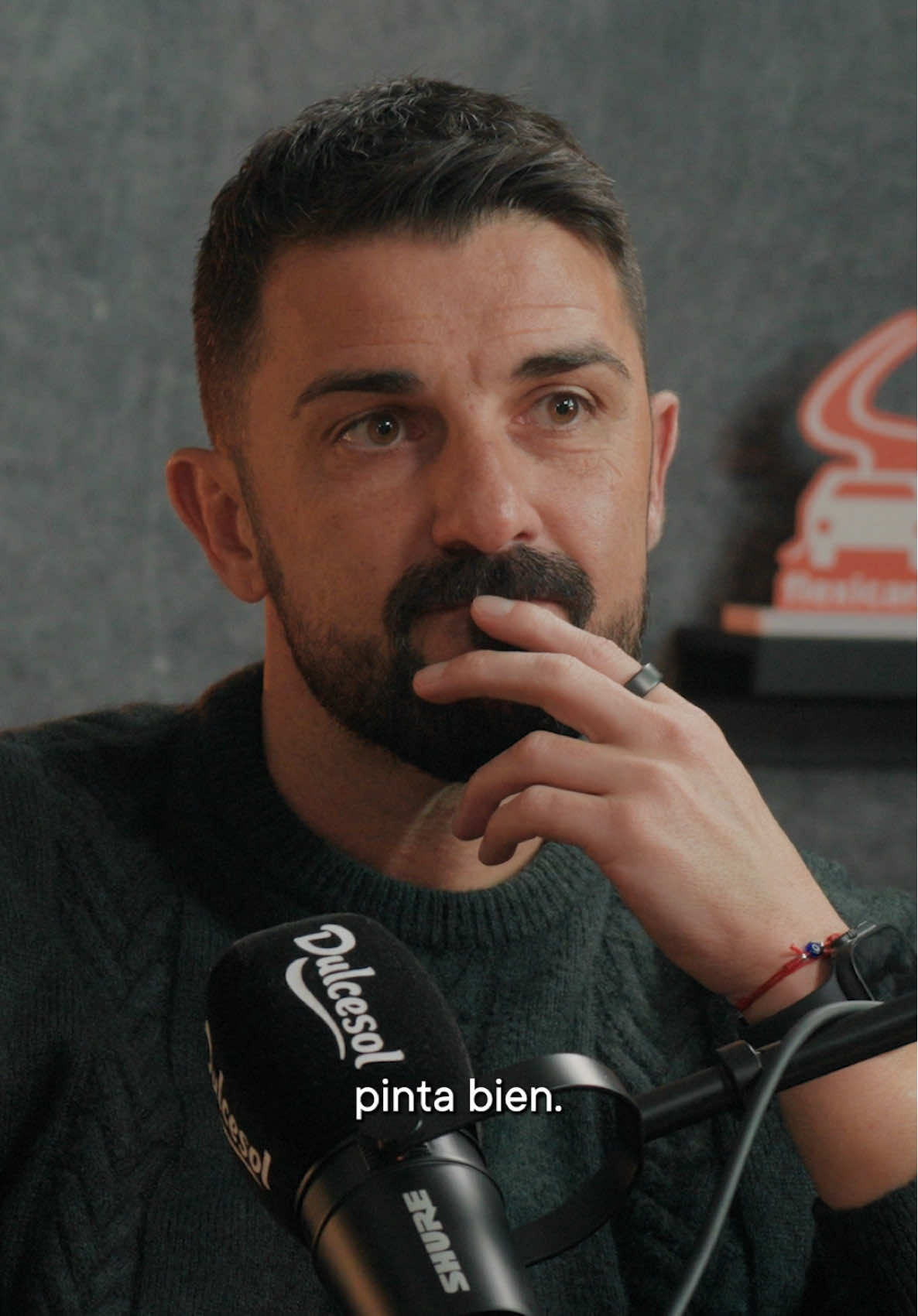 A post by @ikercasillas on TikTok caption: ¿Qué pasó con el Real Madrid? ¿Cómo fue toda la situación relacionada con el ‘7’ de España? Este miércoles a las 19:00h, David Villa responderá a todo esto y mucho más en el nuevo episodio de #bajolospalosbyflexicar.  Yo que tú me no me lo perdería. 😅 #podcasts #ikercasillas #davidvilla 